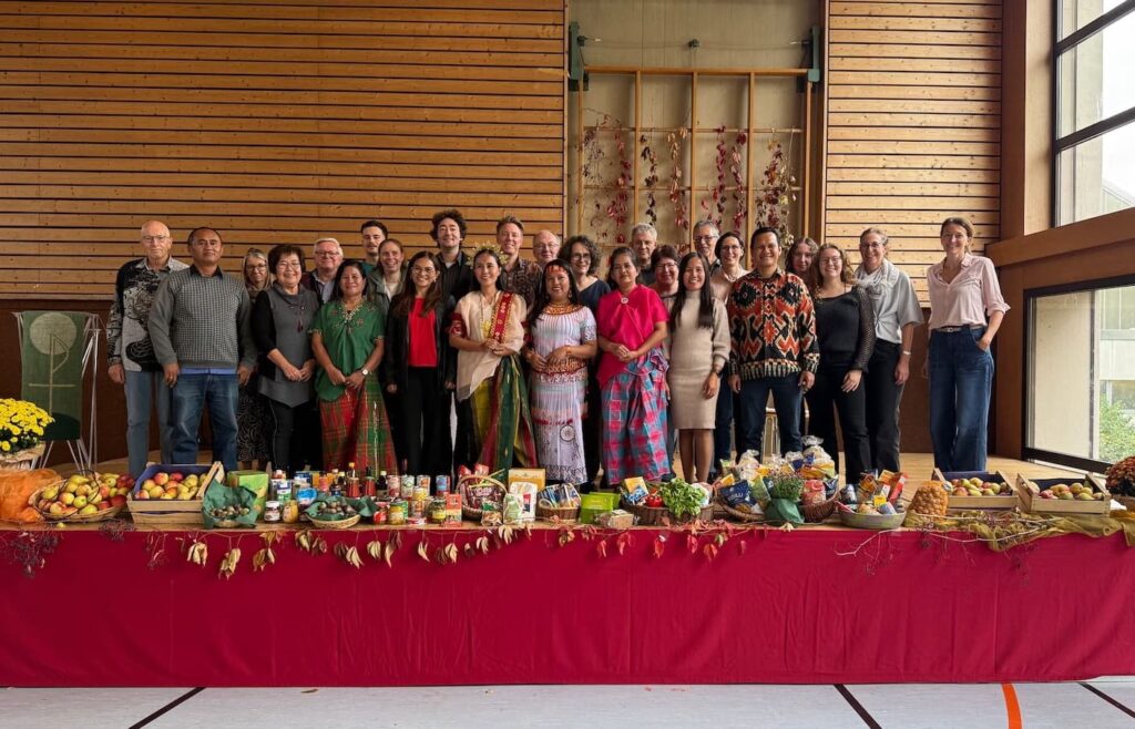 Mitglieder von pro.indonesia mit indonesischen Gästen beim Erntedankgottesdienst in Zizishausen